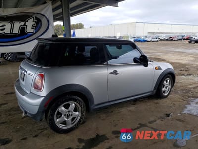 Trzecie zdjęcie samochodu z tyłu: 2007 MINI COOPER VIN:WMWMF33537TU60719 - miniatura