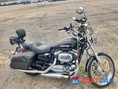 2010 HARLEY-DAVIDSON XL1200 C 1HD1CT313AC402384 - główne zdjęcie licytacji z USA - miniatura