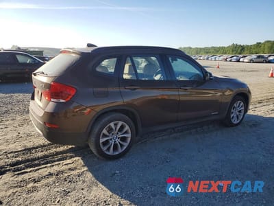Trzecie zdjęcie samochodu z tyłu: 2014 BMW X1 XDRIVE28I VIN:WBAVL1C50EVR92609 - miniatura