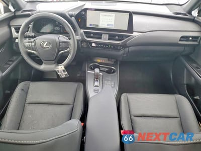 Zdjęcie 8 z 13 samochodu: 2025 LEXUS UX 300H PREMIUM VIN:JTHUCJDH5S2006199 - miniatura