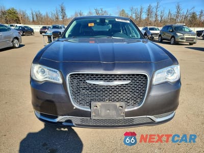 Piąte zdjęcie samochodu w środku: 2016 CHRYSLER 300 LIMITED VIN:2C3CCAAG4GH189445 - miniatura