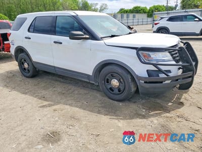 Czwarte zdjęcie samochodu z boku: 2018 FORD EXPLORER POLICE INTERCEPTOR VIN:1FM5K8ARXJGB68678 - miniatura