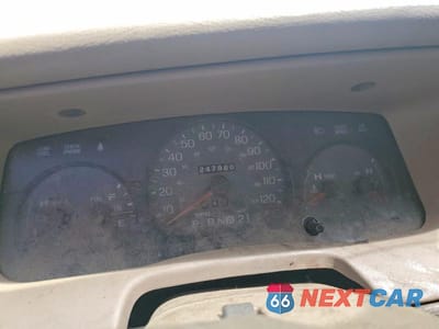 Zdjęcie 9 z 12 samochodu: 2005 MERCURY GRAND MARQUIS LS VIN:2MEFM75W05X656999 - miniatura