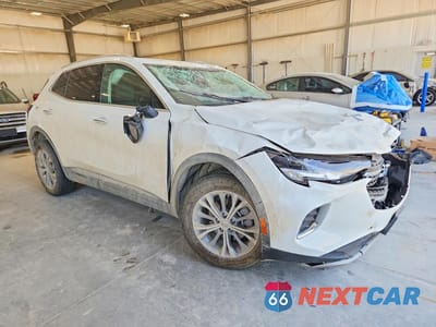 Czwarte zdjęcie samochodu z boku: 2023 BUICK ENVISION PREFERRED VIN:LRBAZLR43PD072278 - miniatura