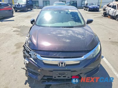 Piąte zdjęcie samochodu w środku: 2018 HONDA CIVIC LX VIN:19XFC2F54JE209637 - miniatura