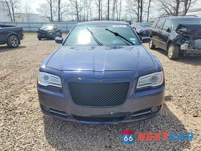 Piąte zdjęcie samochodu w środku: 2014 CHRYSLER 300 S VIN:2C3CCABG8EH125145 - miniatura