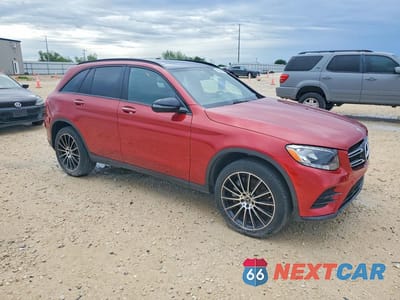 Czwarte zdjęcie samochodu z boku: 2018 MERCEDES-BENZ GLC 300 4MATIC VIN:WDC0G4KB0JV017509 - miniatura