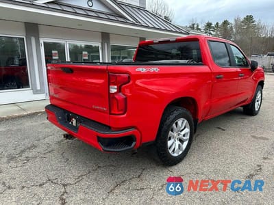 Czwarte zdjęcie samochodu z boku: 2020 CHEVROLET SILVERADO K1500 CUSTOM VIN:3GCPYBEK9LG369341 - miniatura