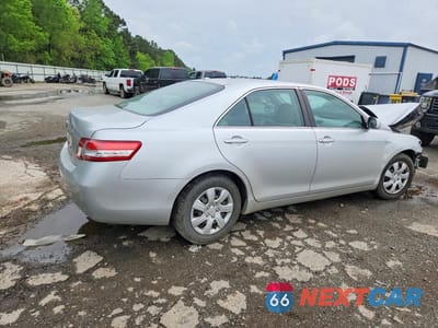 Trzecie zdjęcie samochodu z tyłu: 2011 TOYOTA CAMRY BASE VIN:4T1BF3EK7BU758959 - miniatura