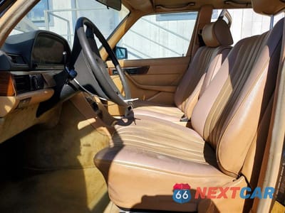 Zdjęcie 7 z 12 samochodu: 1985 MERCEDES-BENZ 380 SE VIN:WDBCA32C2FA133900 - miniatura