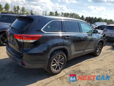 Trzecie zdjęcie samochodu z tyłu: 2019 TOYOTA HIGHLANDER XLE VIN:5TDJZRFH3KS567122 - miniatura