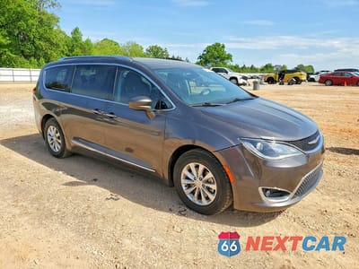 Czwarte zdjęcie samochodu z boku: 2018 CHRYSLER PACIFICA TOURING L VIN:2C4RC1BG5JR127378 - miniatura