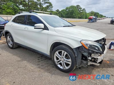 Czwarte zdjęcie samochodu z boku: 2016 MERCEDES-BENZ GLA 250 VIN:WDCTG4EB5GJ206360 - miniatura