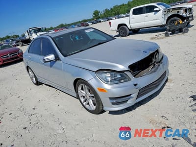 Czwarte zdjęcie samochodu z boku: 2013 MERCEDES-BENZ C 300 4MATIC VIN:WDDGF8AB3DG135939 - miniatura