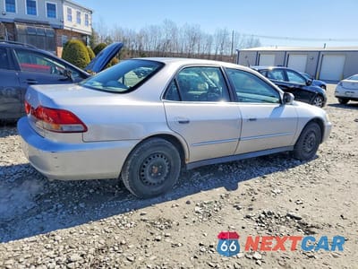 Trzecie zdjęcie samochodu z tyłu: 2001 HONDA ACCORD LX VIN:1HGCG66511A060221 - miniatura