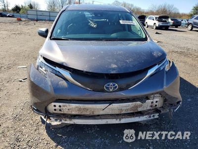 Piąte zdjęcie samochodu w środku: 2022 TOYOTA SIENNA XLE 7-PASSENGER VIN:5TDJSKFC1NS068825 - miniatura