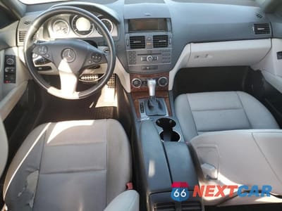 Zdjęcie 8 z 12 samochodu: 2011 MERCEDES-BENZ C 300 VIN:WDDGF5EB9BR174030 - miniatura