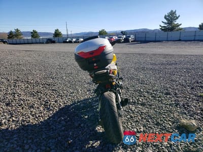 Czwarte zdjęcie samochodu z boku: 2015 YAMAHA FZ09 VIN:JYARN33E9FA007609 - miniatura