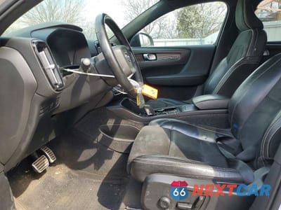 Zdjęcie 7 z 14 samochodu: 2022 VOLVO XC40 T5 R-DESIGN VIN:YV4162UM3N2757141 - miniatura