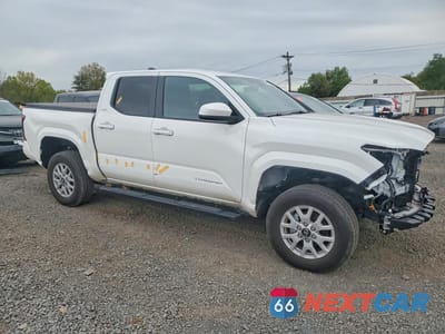 Czwarte zdjęcie samochodu z boku: 2025 TOYOTA TACOMA DOUBLE CAB VIN:3TMLB5JN8SM093400 - miniatura