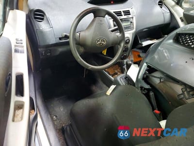 Zdjęcie 8 z 12 samochodu: 2010 TOYOTA YARIS BASE VIN:JTDJT4K35A5322499 - miniatura