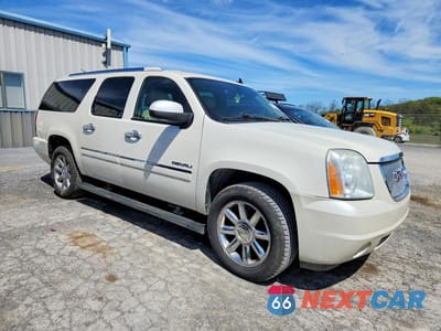 Czwarte zdjęcie samochodu z boku: 2011 GMC YUKON XL DENALI VIN:1GKS2MEF3BR224504 - miniatura
