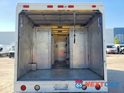 Zdjęcie 10 z 12 samochodu: 2003 FORD E450 DELIVERY TRUCK VIN:1FCLE49L93HB23269 - miniatura