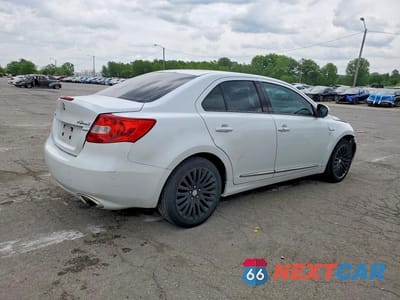 Trzecie zdjęcie samochodu z tyłu: 2012 SUZUKI KIZASHI SE VIN:JS2RF9A39C6100608 - miniatura