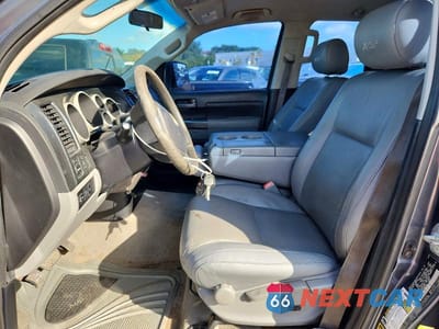 Zdjęcie 7 z 12 samochodu: 2010 TOYOTA TUNDRA GRADE VIN:5TFUM5F10AX005565 - miniatura