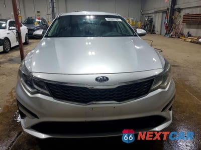Piąte zdjęcie samochodu w środku: 2019 KIA OPTIMA LX VIN:5XXGT4L3XKG290235 - miniatura