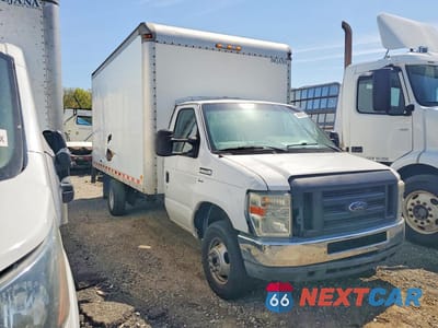 Czwarte zdjęcie samochodu z boku: 2010 FORD E350 BOX TRUCK VIN:1FDWE3FL2ADA99862 - miniatura