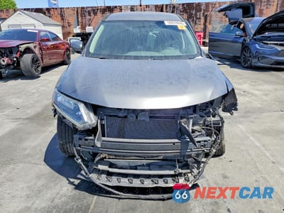 Piąte zdjęcie samochodu w środku: 2016 NISSAN ROGUE S VIN:JN8AT2MT2GW029328 - miniatura