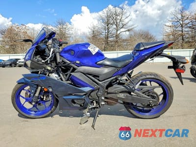 Trzecie zdjęcie samochodu z tyłu: 2023 YAMAHA YZFR3 A VIN:MH3RH18Y3PK013647 - miniatura