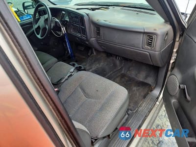 Zdjęcie 8 z 11 samochodu: 2003 CHEVROLET SILVERADO C1500 VIN:1GCEC14VX3Z324663 - miniatura