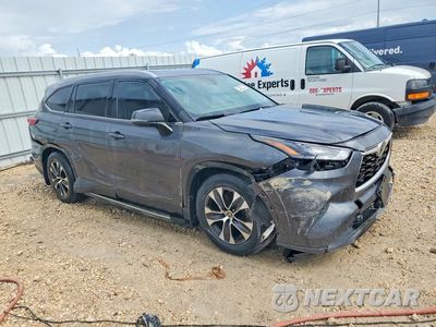 Czwarte zdjęcie samochodu z boku: 2022 TOYOTA HIGHLANDER XLE VIN:5TDGZRAH8NS558597 - miniatura