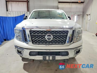 Piąte zdjęcie samochodu w środku: 2016 NISSAN TITAN XD SV VIN:1N6BA1F40GN509537 - miniatura