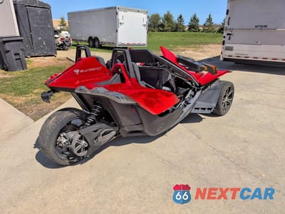 Czwarte zdjęcie samochodu z boku: 2015 POLARIS SLINGSHOT SL VIN:57XAAPFA7F5100531 - miniatura