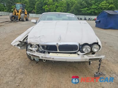 Piąte zdjęcie samochodu w środku: 2001 JAGUAR XJ8 VIN:SAJDA14C61LF35041 - miniatura