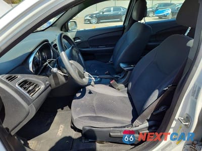 Zdjęcie 7 z 11 samochodu: 2014 CHRYSLER 200 LX VIN:1C3CCBAB6EN212271 - miniatura