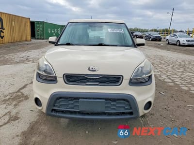 Piąte zdjęcie samochodu w środku: 2013 KIA SOUL BASE VIN:KNDJT2A55D7756633 - miniatura