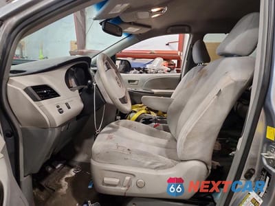 Zdjęcie 7 z 13 samochodu: 2011 TOYOTA SIENNA LE VIN:5TDJK3DC3BS006654 - miniatura