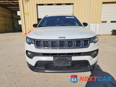 Piąte zdjęcie samochodu w środku: 2023 JEEP COMPASS LATITUDE VIN:3C4NJDBN6PT553297 - miniatura