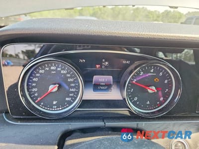 Zdjęcie 9 z 12 samochodu: 2017 MERCEDES-BENZ E 300 4MATIC VIN:WDDZF4KB8HA032914 - miniatura