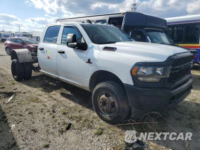 Czwarte zdjęcie samochodu z boku: 2023 RAM 3500 TRADESMAN TRUCK CAB AND CHASSIS VIN:3C63RRGL9PG648621 - miniatura