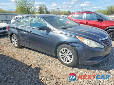 Czwarte zdjęcie samochodu z boku: 2011 HYUNDAI SONATA GLS VIN:5NPEB4AC5BH177696 - miniatura