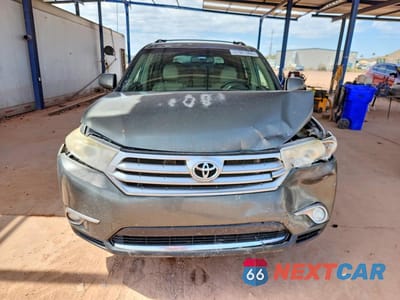 Piąte zdjęcie samochodu w środku: 2013 TOYOTA HIGHLANDER SE VIN:5TDBK3EH4DS265476 - miniatura