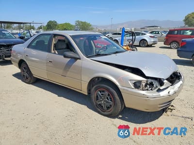 Czwarte zdjęcie samochodu z boku: 1999 TOYOTA CAMRY CE VIN:4T1BG22K2XU489644 - miniatura