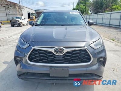 Piąte zdjęcie samochodu w środku: 2021 TOYOTA HIGHLANDER XLE VIN:5TDGZRAH7MS515304 - miniatura