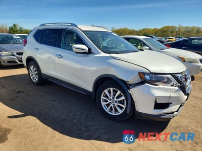 Czwarte zdjęcie samochodu z boku: 2017 NISSAN ROGUE SV VIN:KNMAT2MV8HP512167 - miniatura