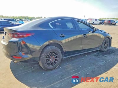 Trzecie zdjęcie samochodu z tyłu: 2021 MAZDA 3 VIN:JM1BPAALXM1313124 - miniatura